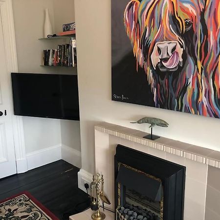 Beautiful Traditional Flat In The Center Of Largs. Extérieur photo