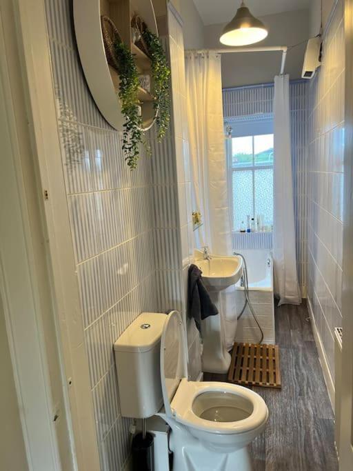 Beautiful Traditional Flat In The Center Of Largs. Extérieur photo
