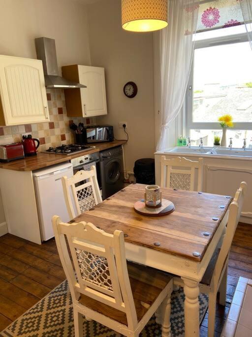 Beautiful Traditional Flat In The Center Of Largs. Extérieur photo