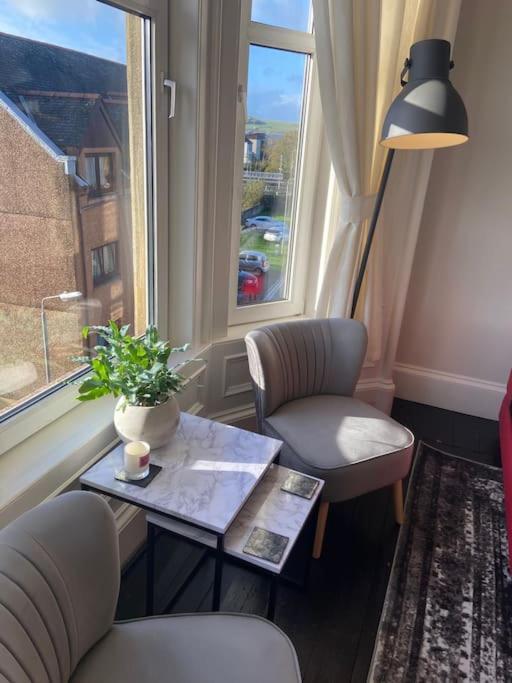 Beautiful Traditional Flat In The Center Of Largs. Extérieur photo